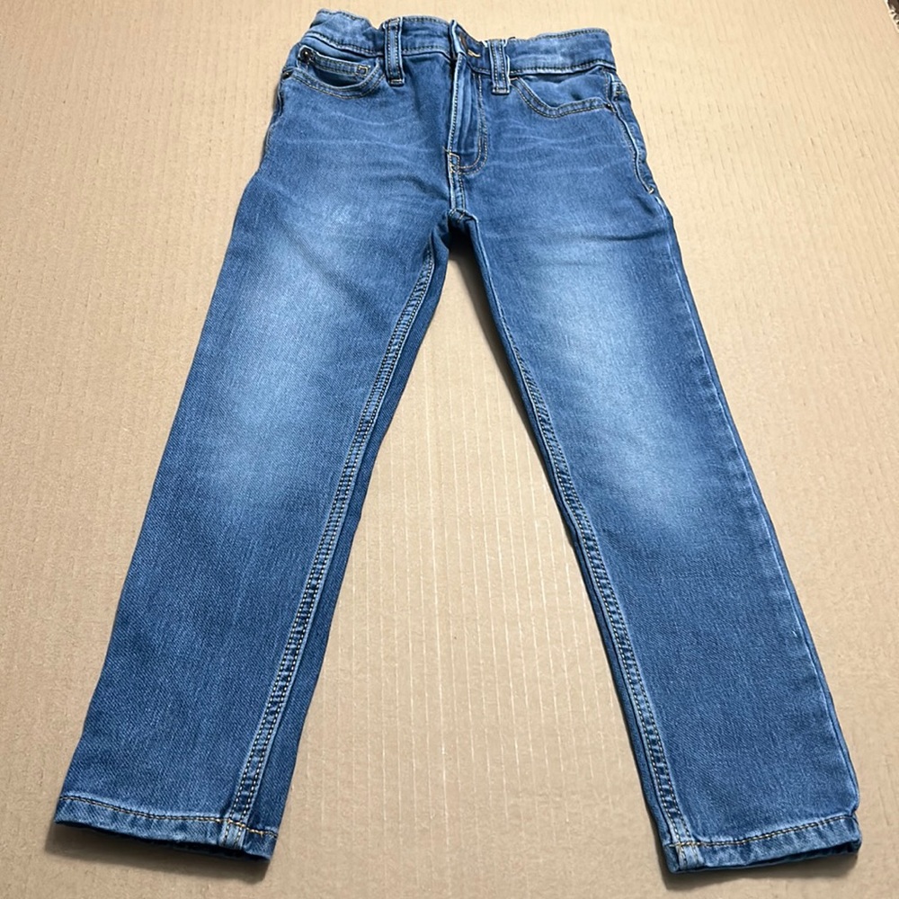 Cat and jack blue jeans size 6 in good shape